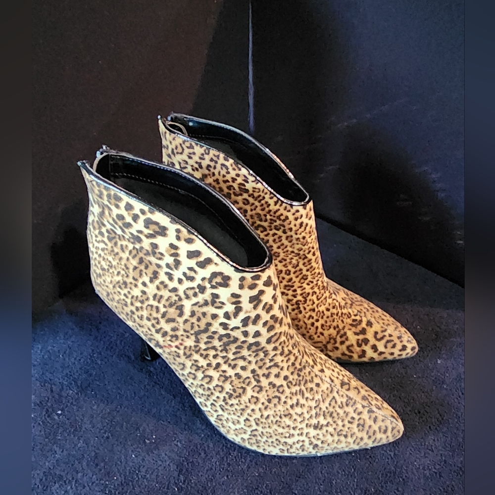 Carlos Santana Pizazz Leopard Booties "NEW"